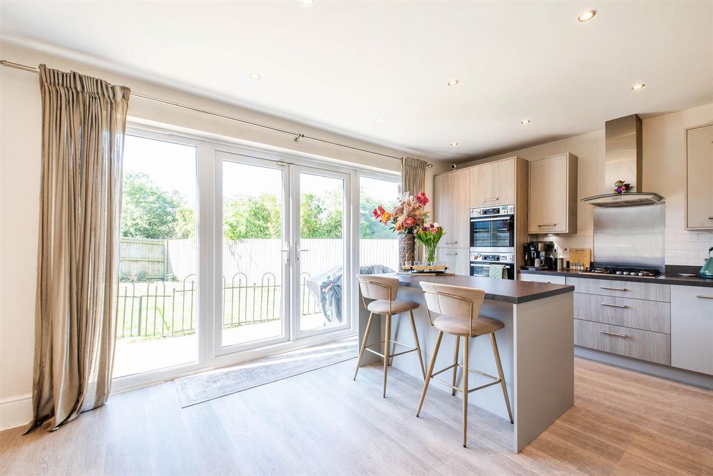 Property photo 3 of 28 Kitchen/Diner