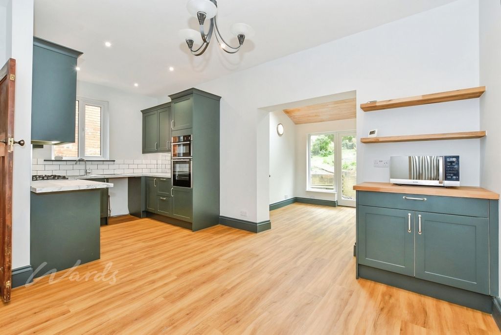 Property photo 2 of 12 Kitchen (2)