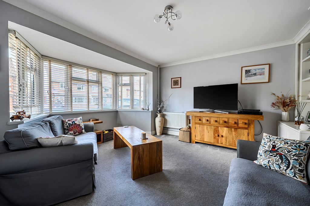 Property photo 2 of 19 Living Room