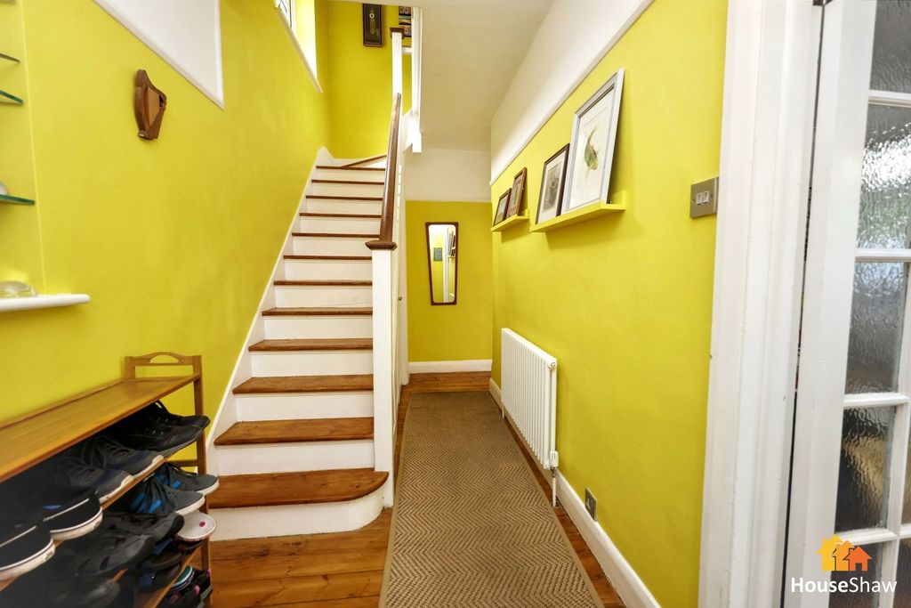 Property photo 3 of 25