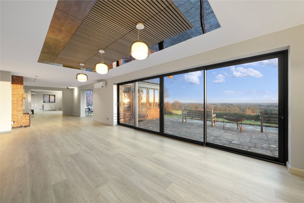 Property photo 3 of 38 Picture No. 21