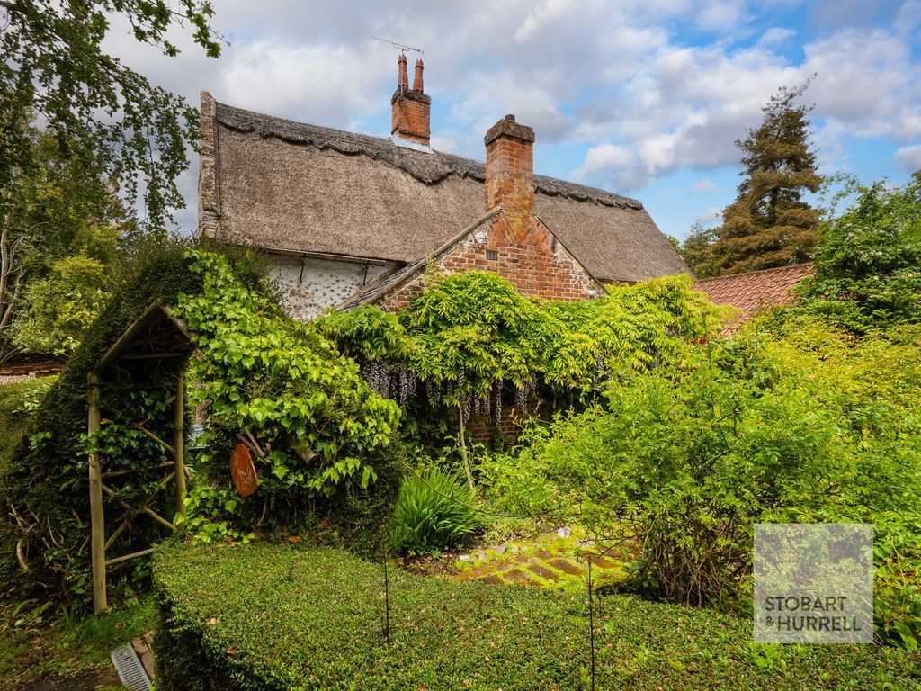 Property photo 1 of 40 Over The Hedge