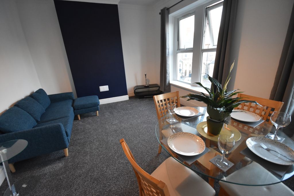 Property photo 1 of 16 Living / Dining Area