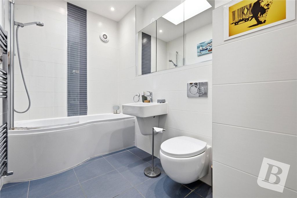 Property photo 3 of 13 Family Bathroom