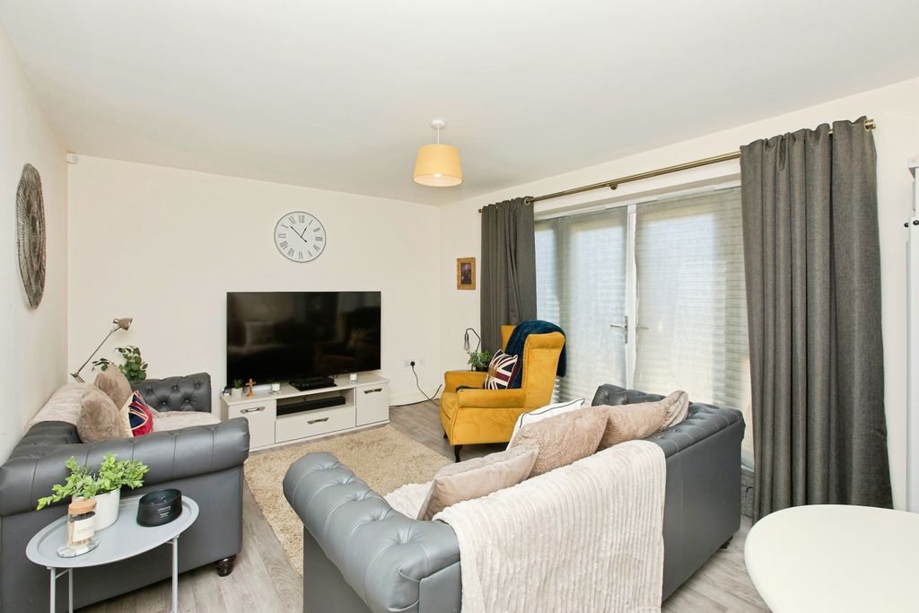 Property photo 3 of 16