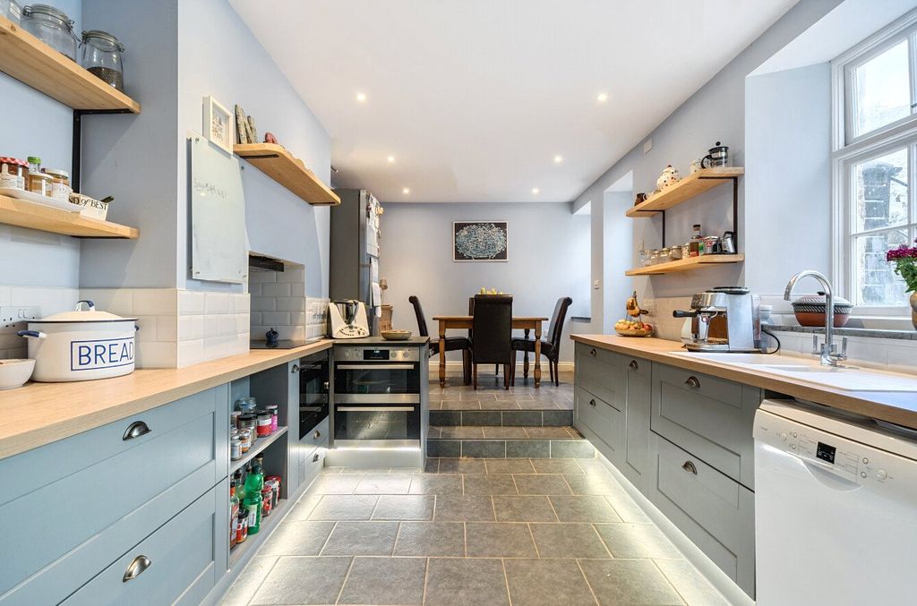 Property photo 3 of 25 1281152-19-6830Ca...