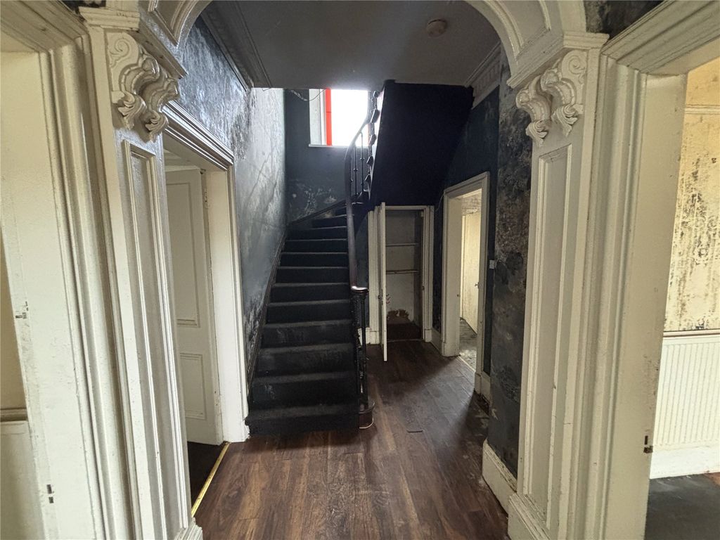 Property photo 2 of 15 Picture No. 10