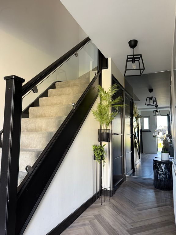 Property photo 3 of 27