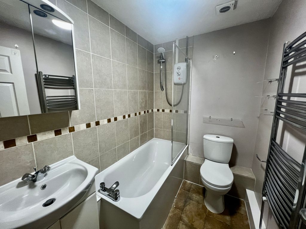 Property photo 3 of 7 Bathroom.Jpg