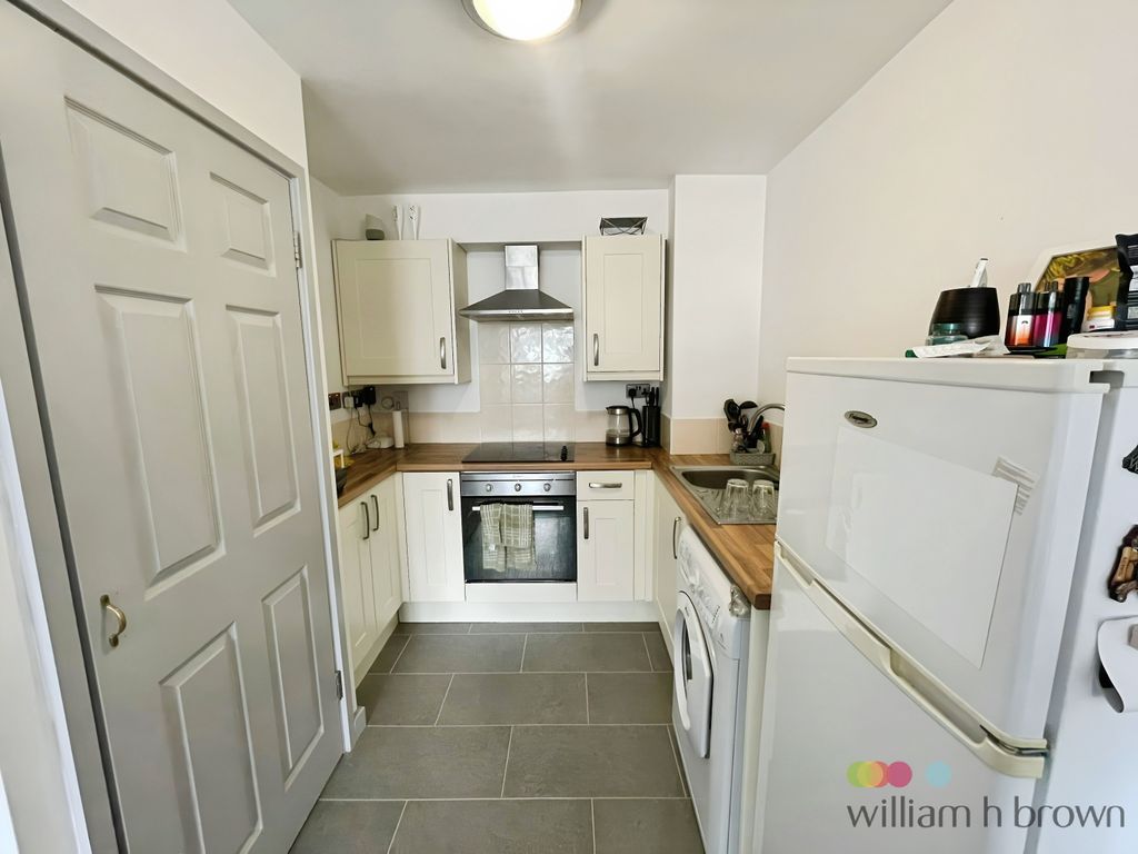 Property photo 3 of 8 Kitchen