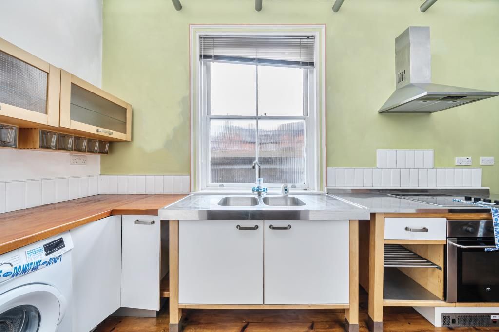 Property photo 2 of 21 Kitchen