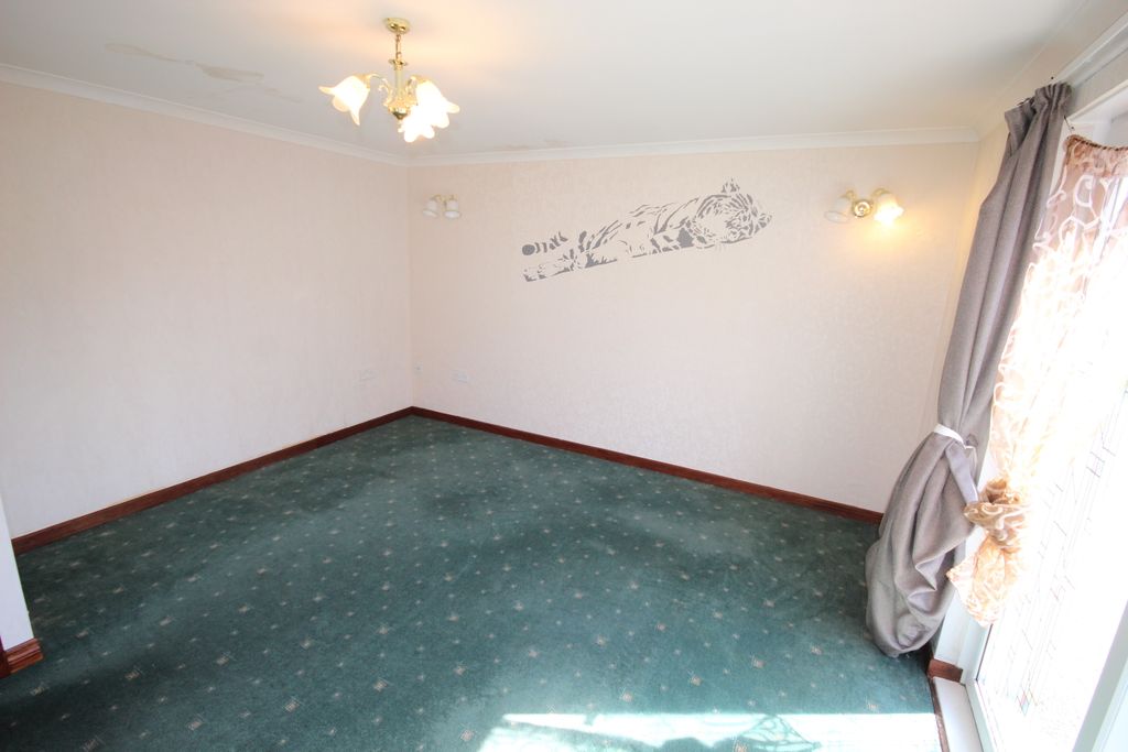 Property photo 2 of 12 Lounge