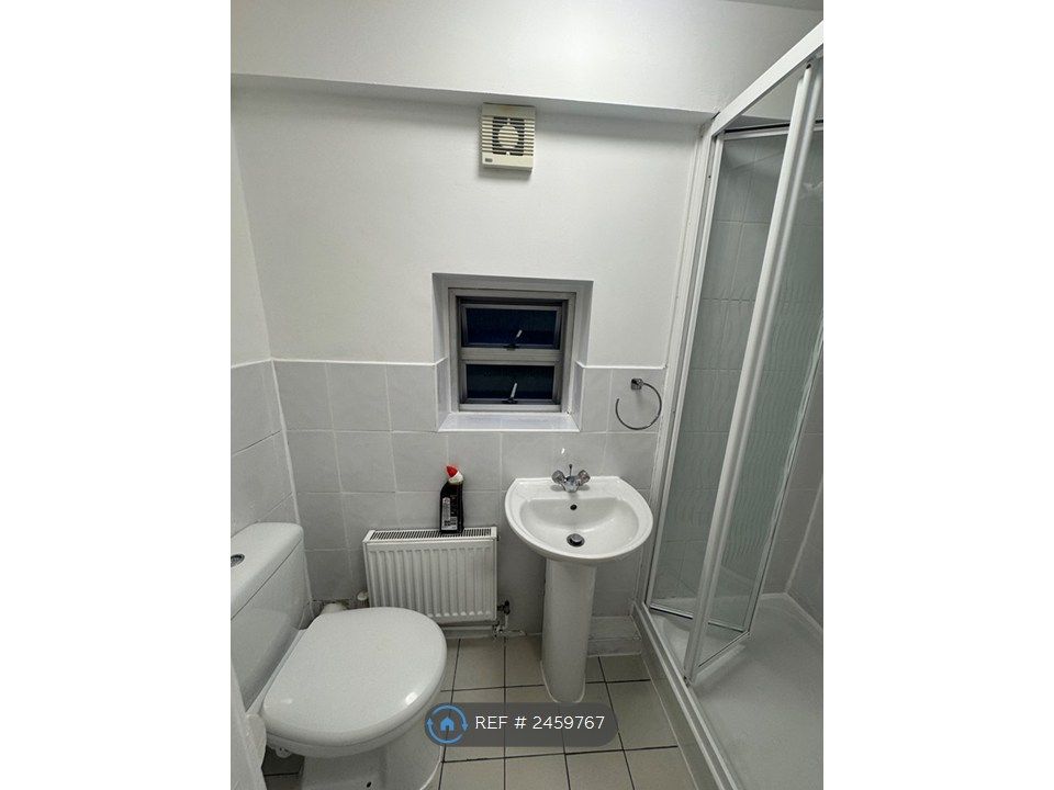 Property photo 3 of 14 Bathroom 1