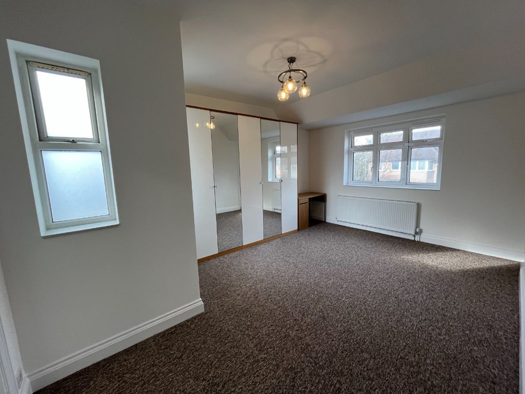 Property photo 3 of 11 4900412