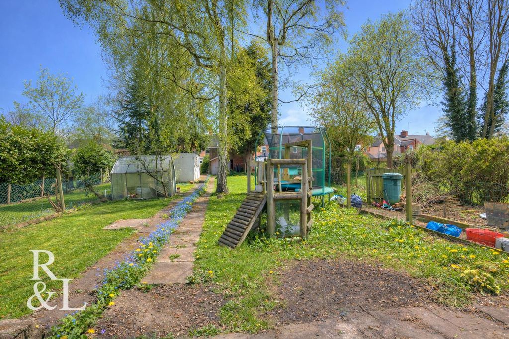 Property photo 2 of 25 118 Main Street (5).Png