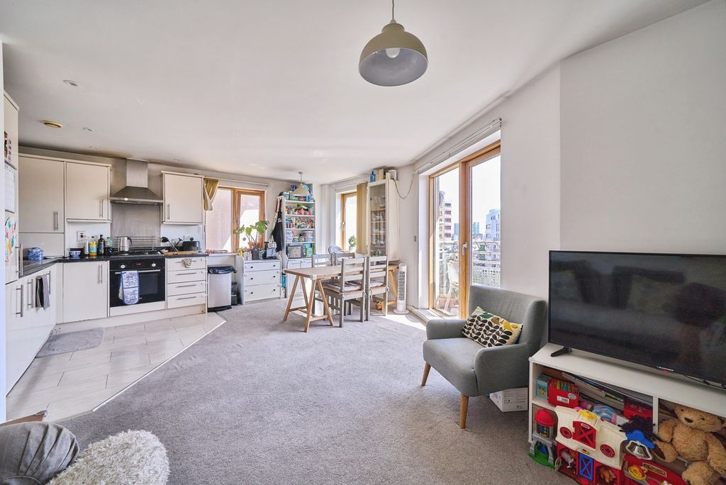 Property photo 2 of 17 Pbox-Img.Jpg