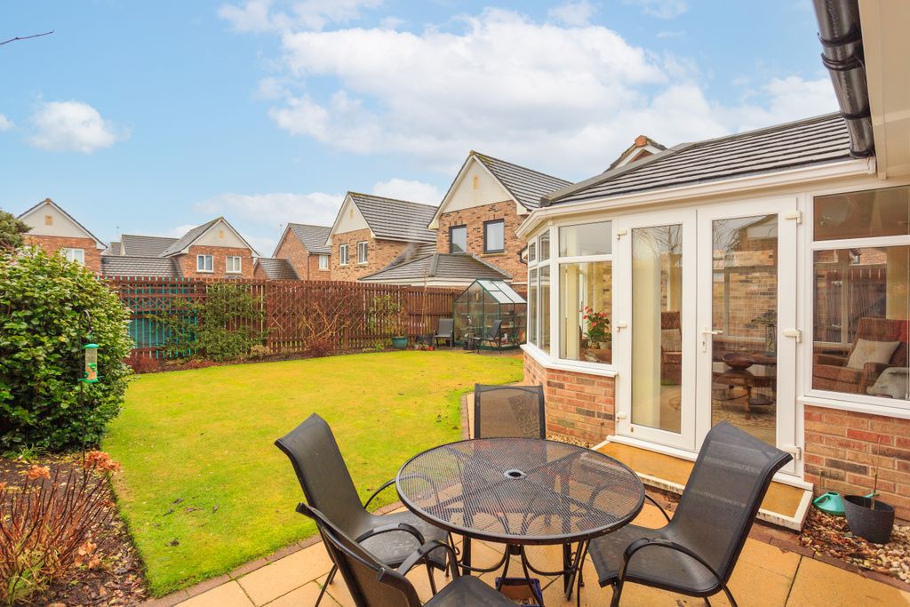 Property photo 2 of 32 Outdoor Living Space