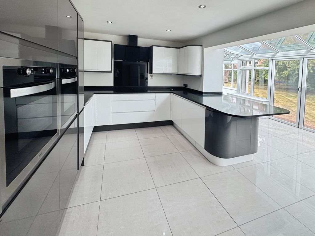Property photo 2 of 35