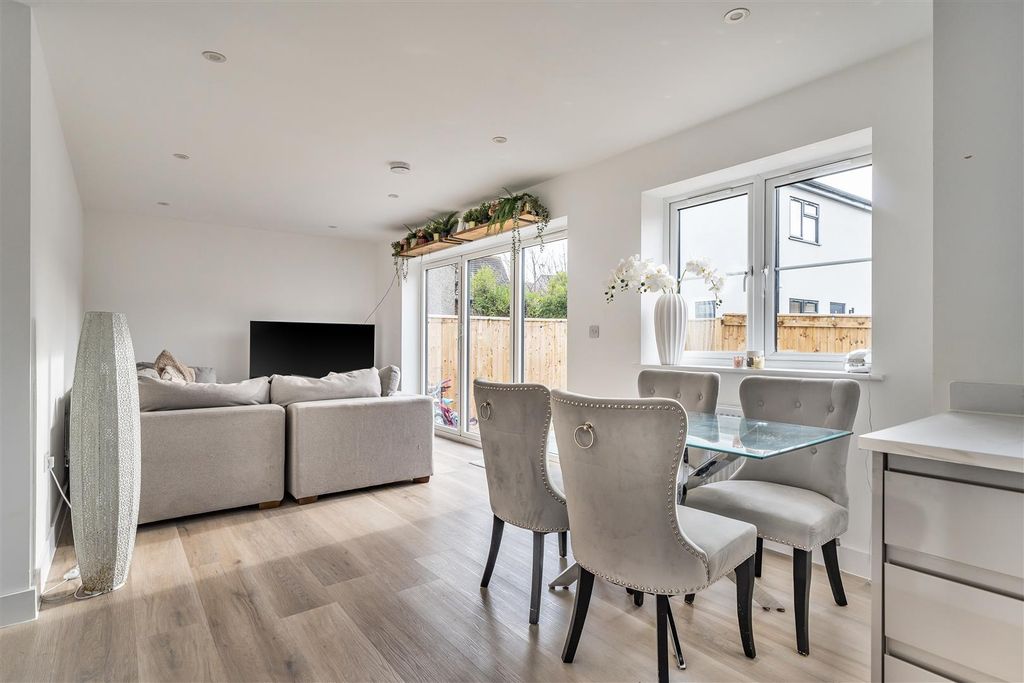 Property photo 2 of 13 1399713-8-6967A1ce7A1d4.Jpg