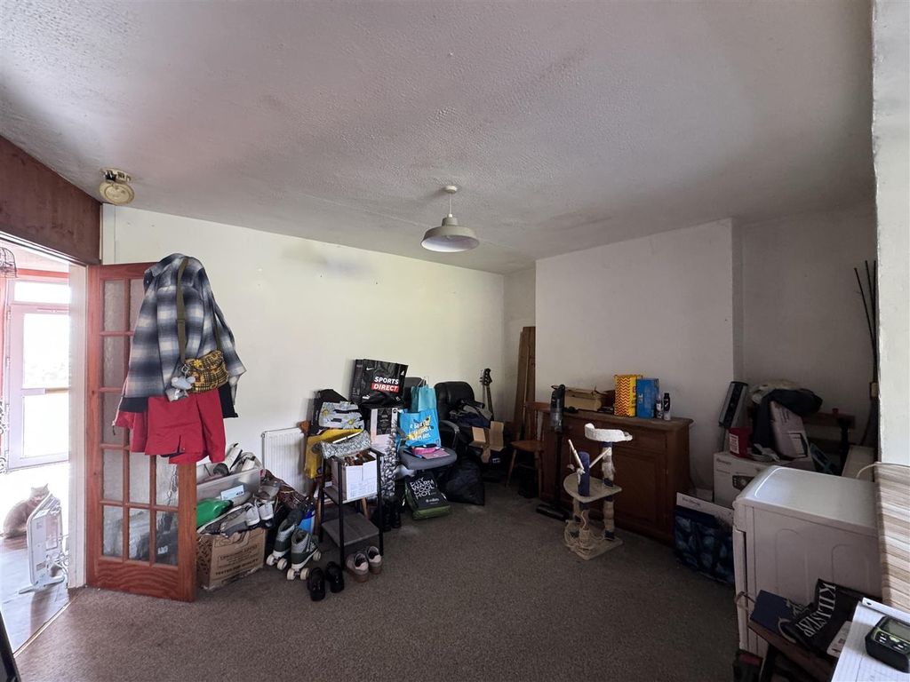Property photo 3 of 10 Dining Room