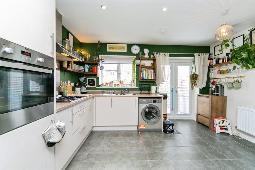 Property photo 3 of 17