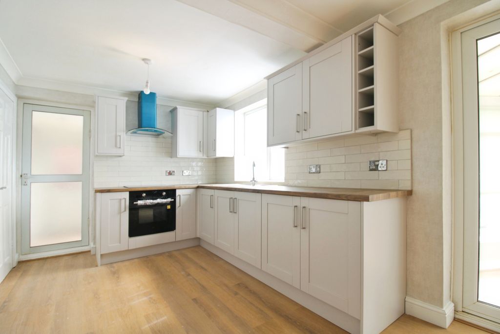 Property photo 2 of 15 A9947379-Img_5273