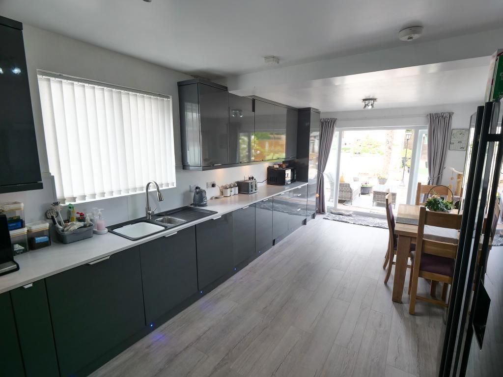 Property photo 3 of 16 Kitchen Diner
