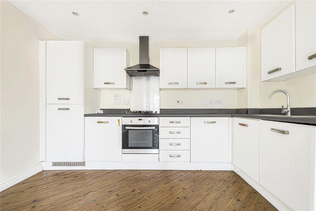 Property photo 2 of 18 Picture No. 01