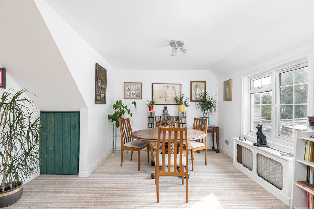 Property photo 3 of 11