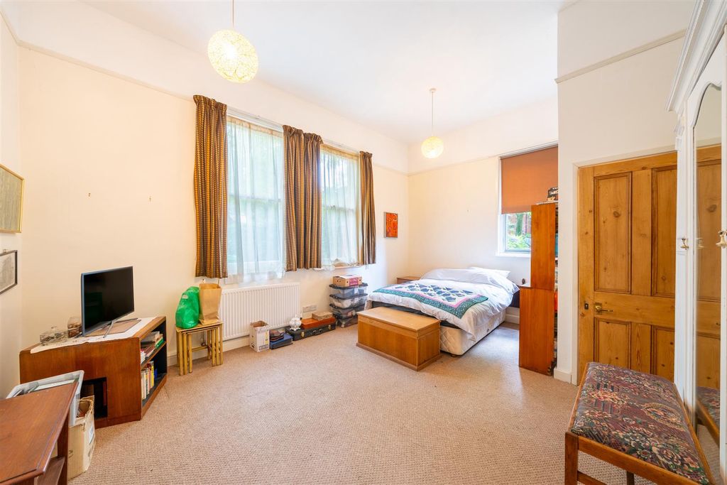 Additional image 9 of 2 bed flat for saleCavendish Road East, The Park NG7