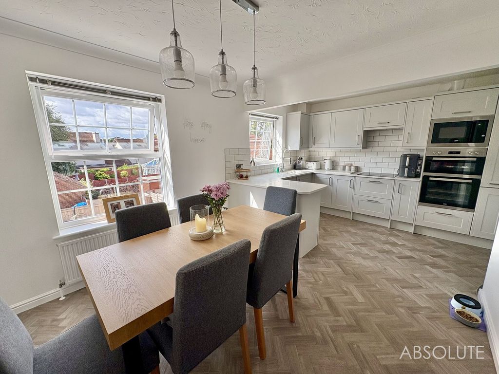 Property photo 2 of 20 Dining Room/Kitchen