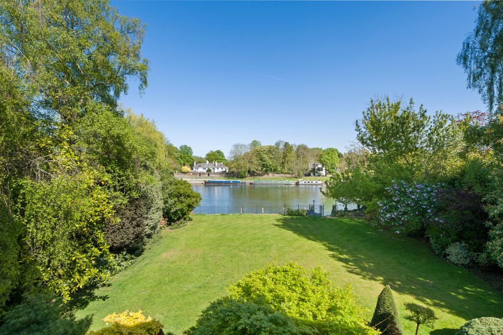 Property photo 2 of 28