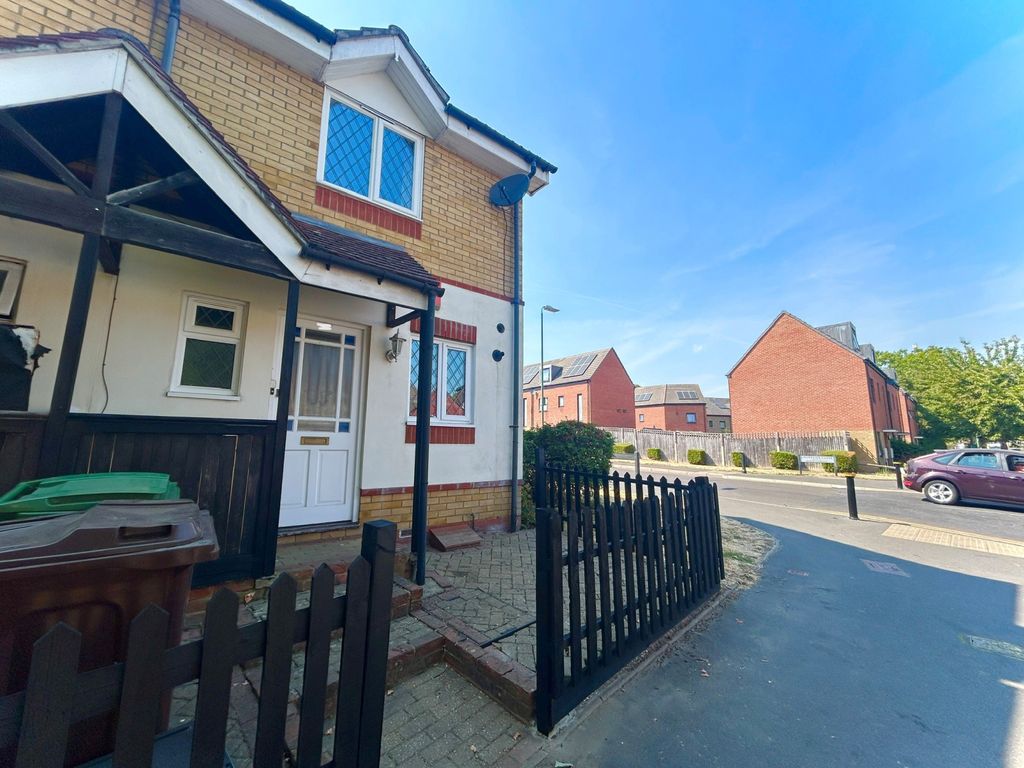 Property photo 1 of 16 2 Bed Detached House To Rent Green Wrythe Lane, Carshalton Sm5