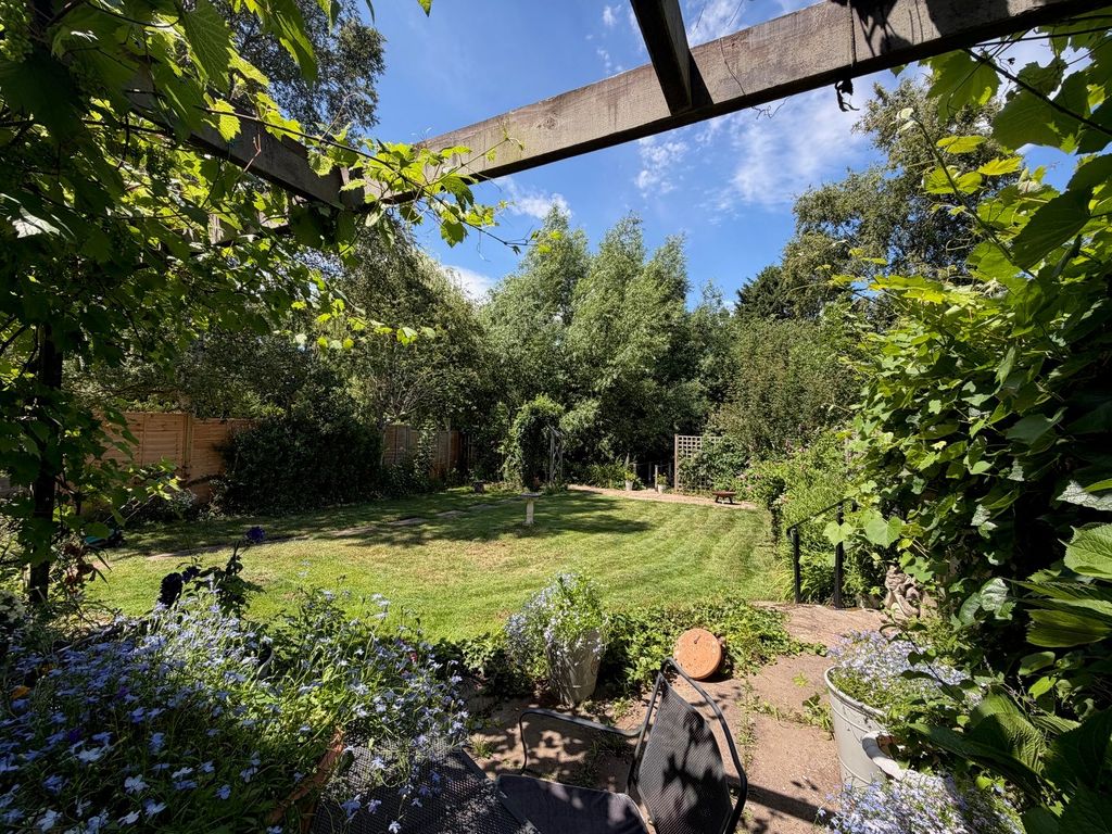 Property photo 2 of 17 Garden