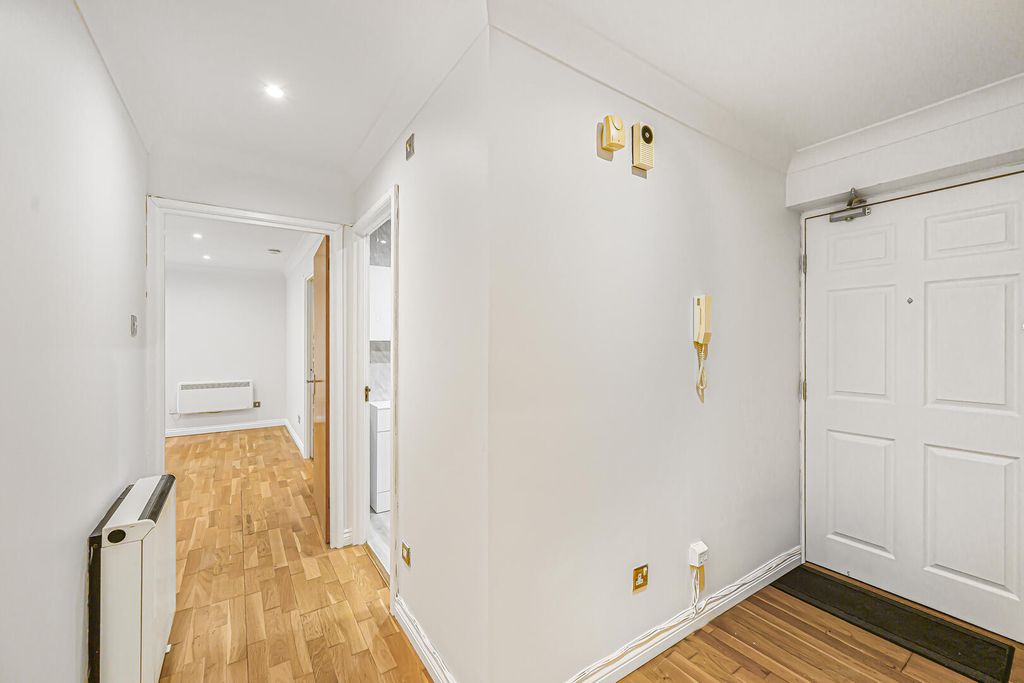 Property photo 2 of 19 Hallway