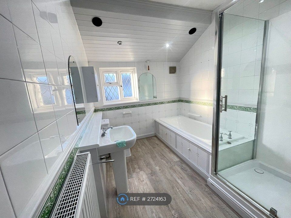 Property photo 2 of 14 Bathroom