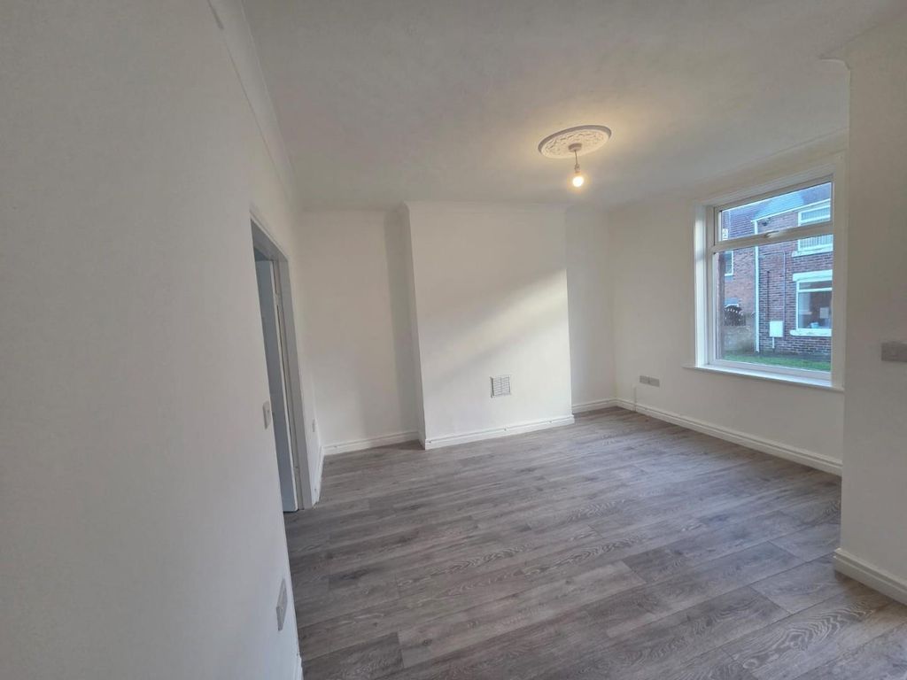 Property photo 1 of 7 Lounge.Jpeg