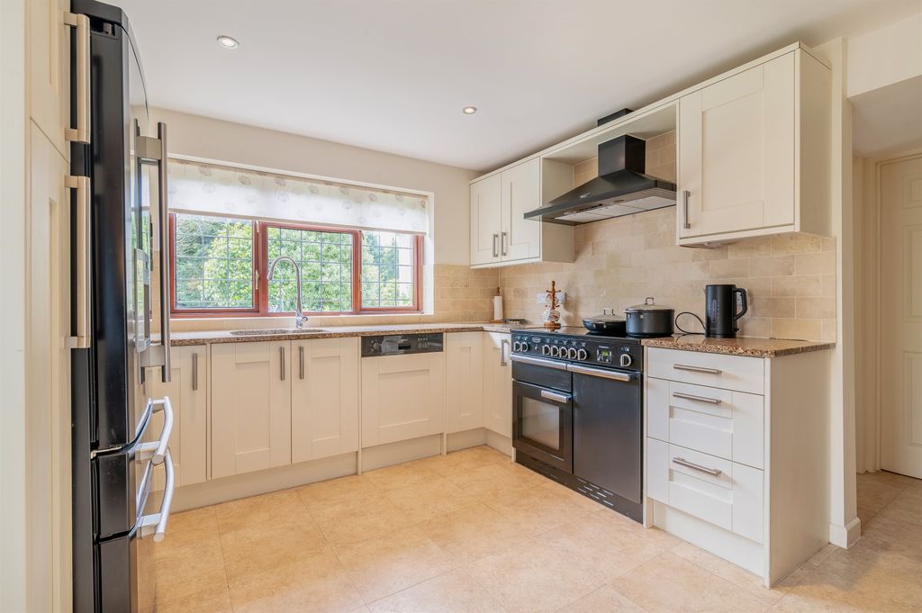 Property photo 2 of 33