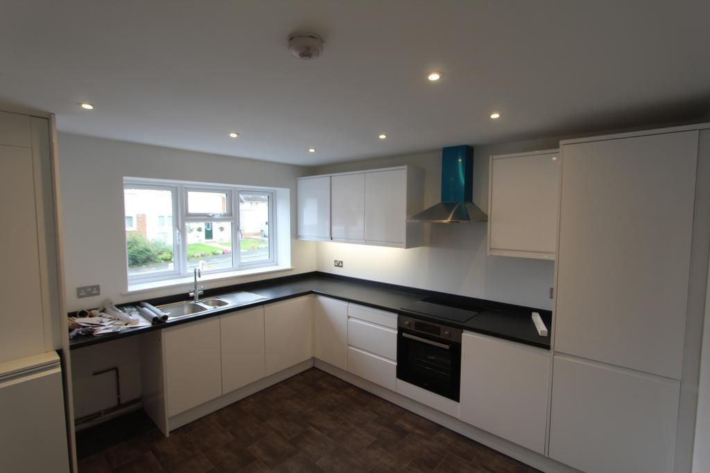 Property photo 2 of 10 Kitchen