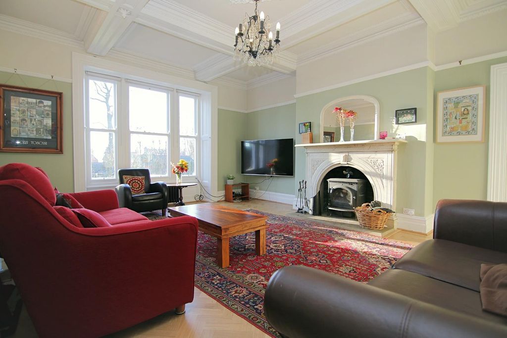 Property photo 2 of 50 Main  House Living Room