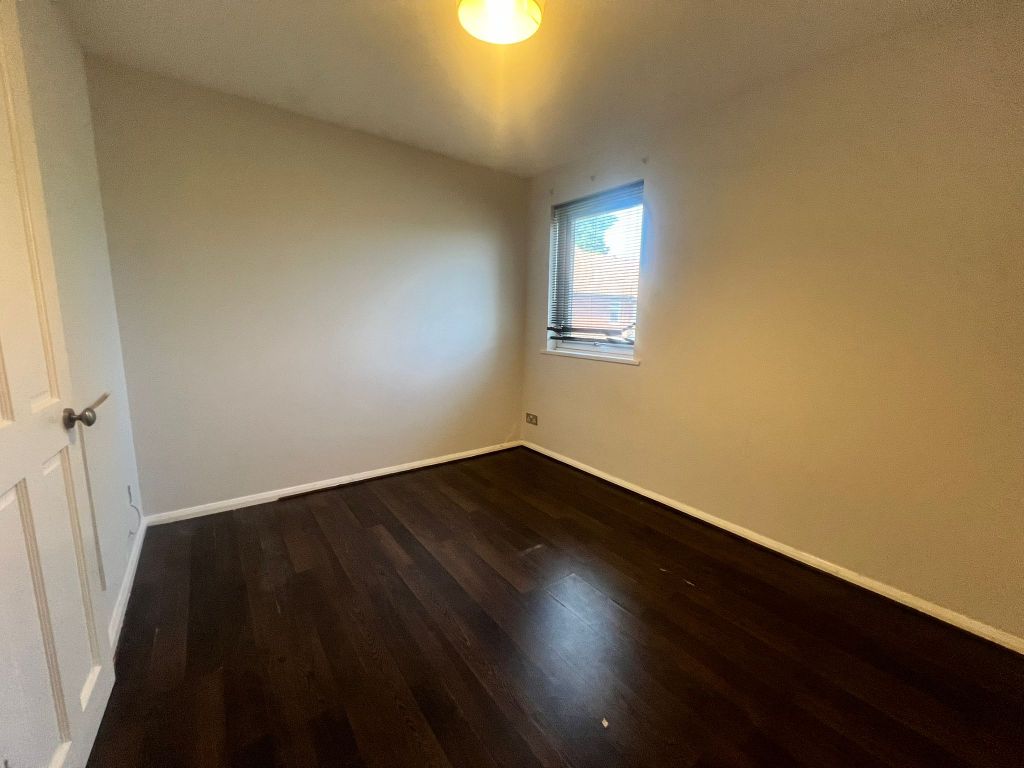 Property photo 3 of 8 Master Bedroom