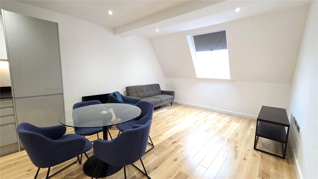 Property photo 1 of 11 Living&Dining Space