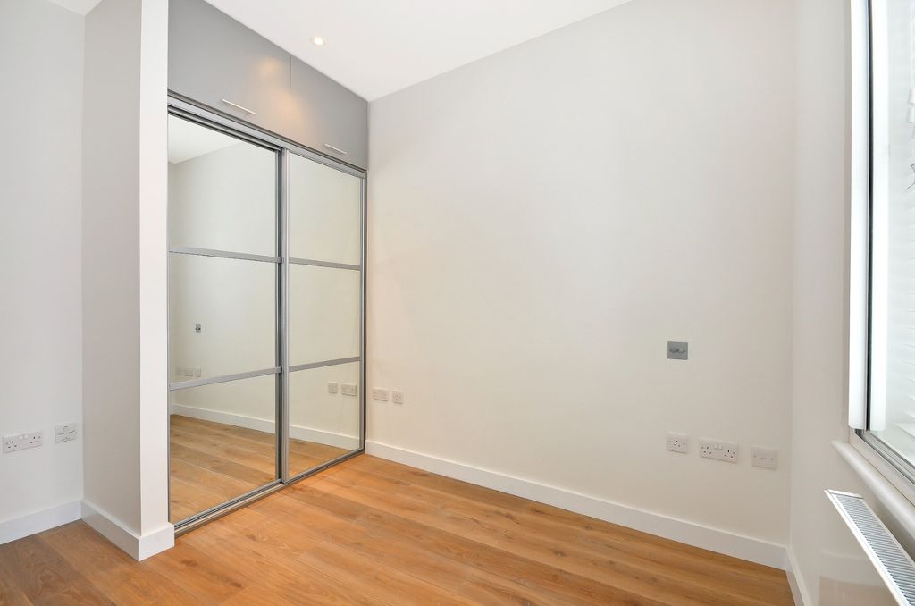 Property photo 3 of 14 976665
