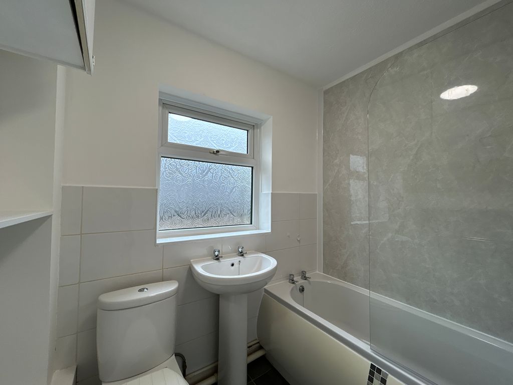 Property photo 2 of 6 Bathroom