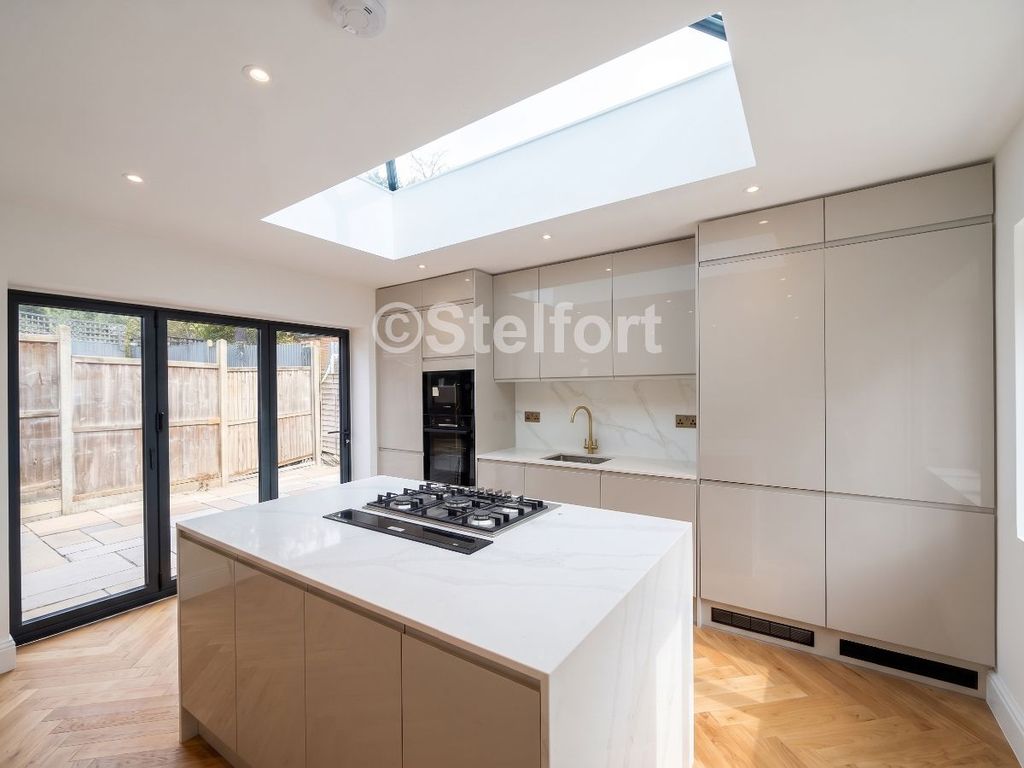 Property photo 3 of 13
