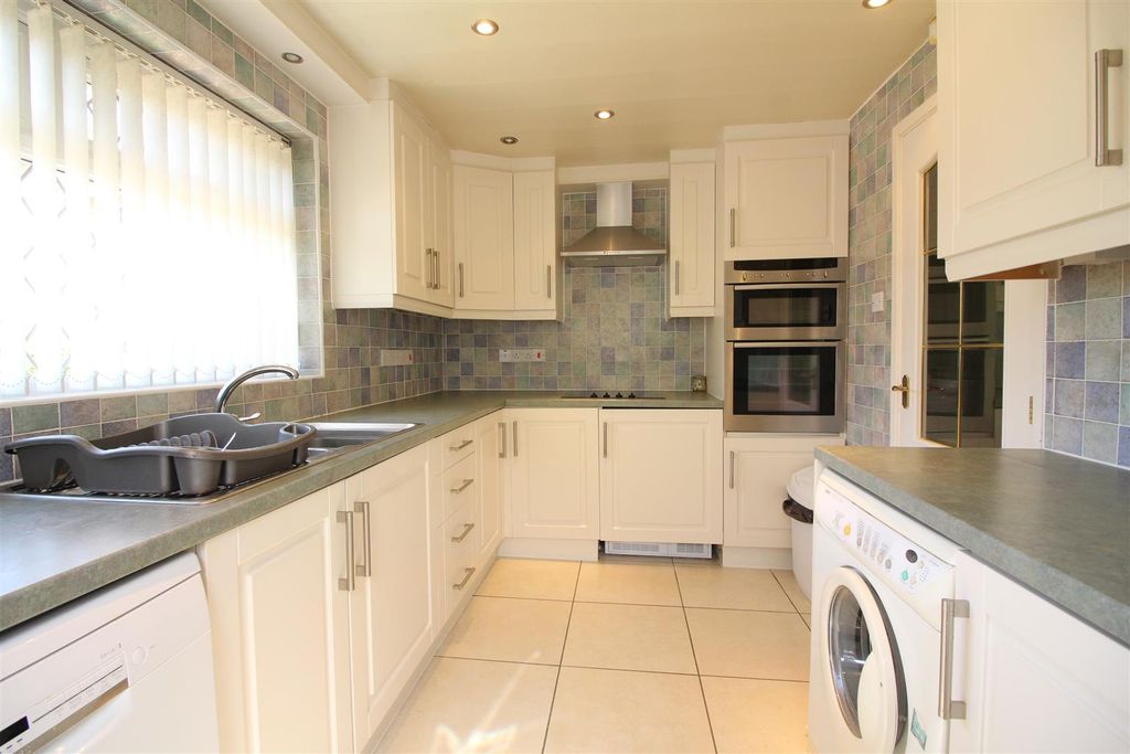 Property photo 2 of 17 Kitchen