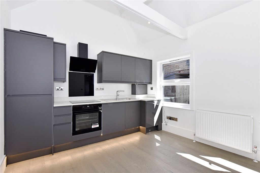 Property photo 3 of 7 Kitchen
