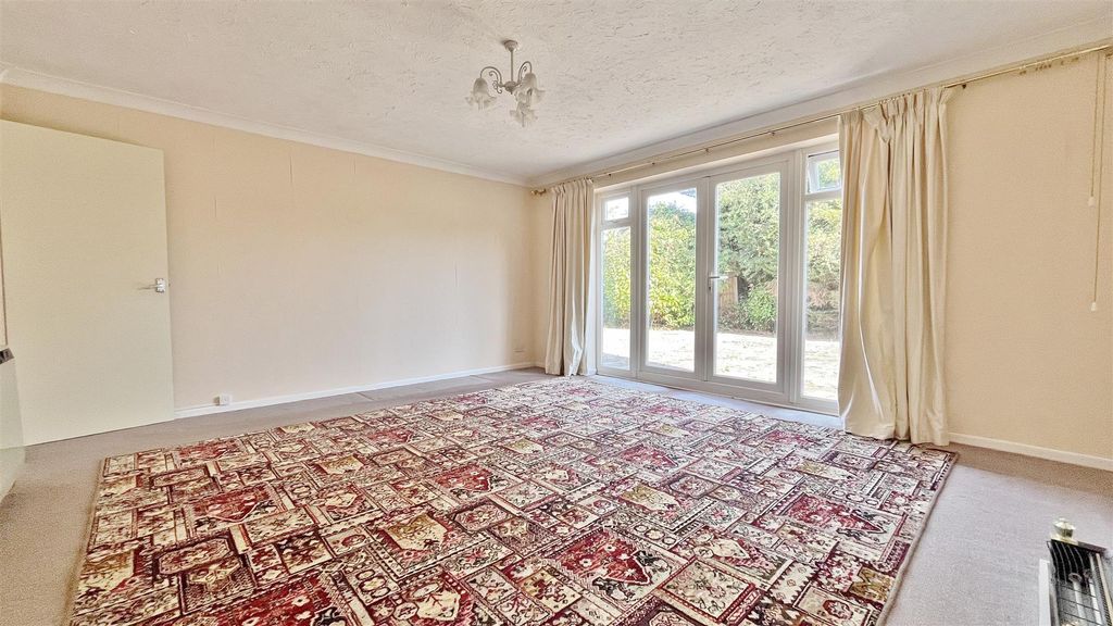 Property photo 3 of 15 Lounge