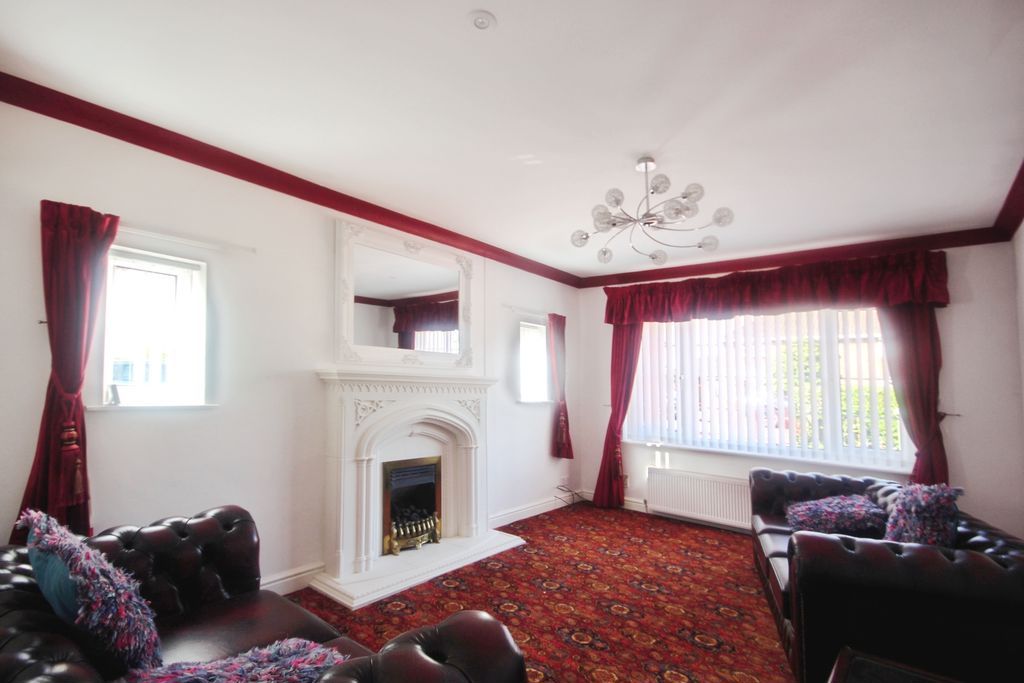 Property photo 2 of 13 Lounge