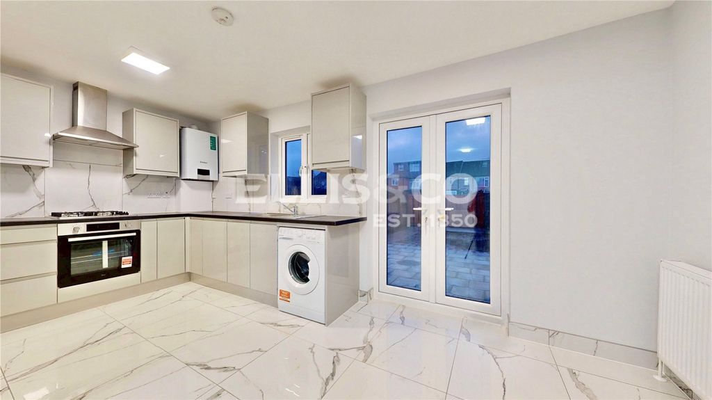 Property photo 1 of 25 Picture No. 08